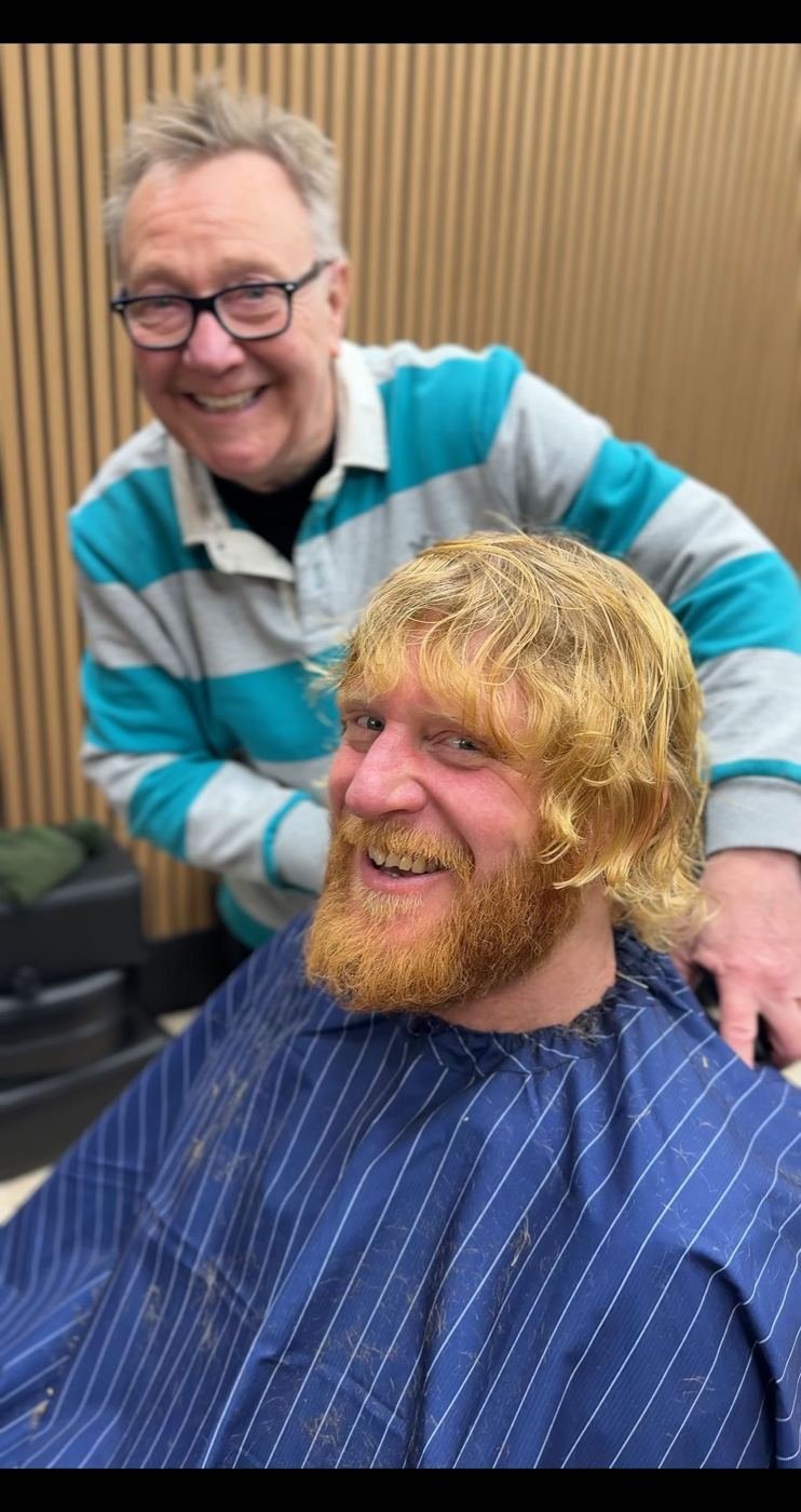 A happy client with a barber at Si Señor